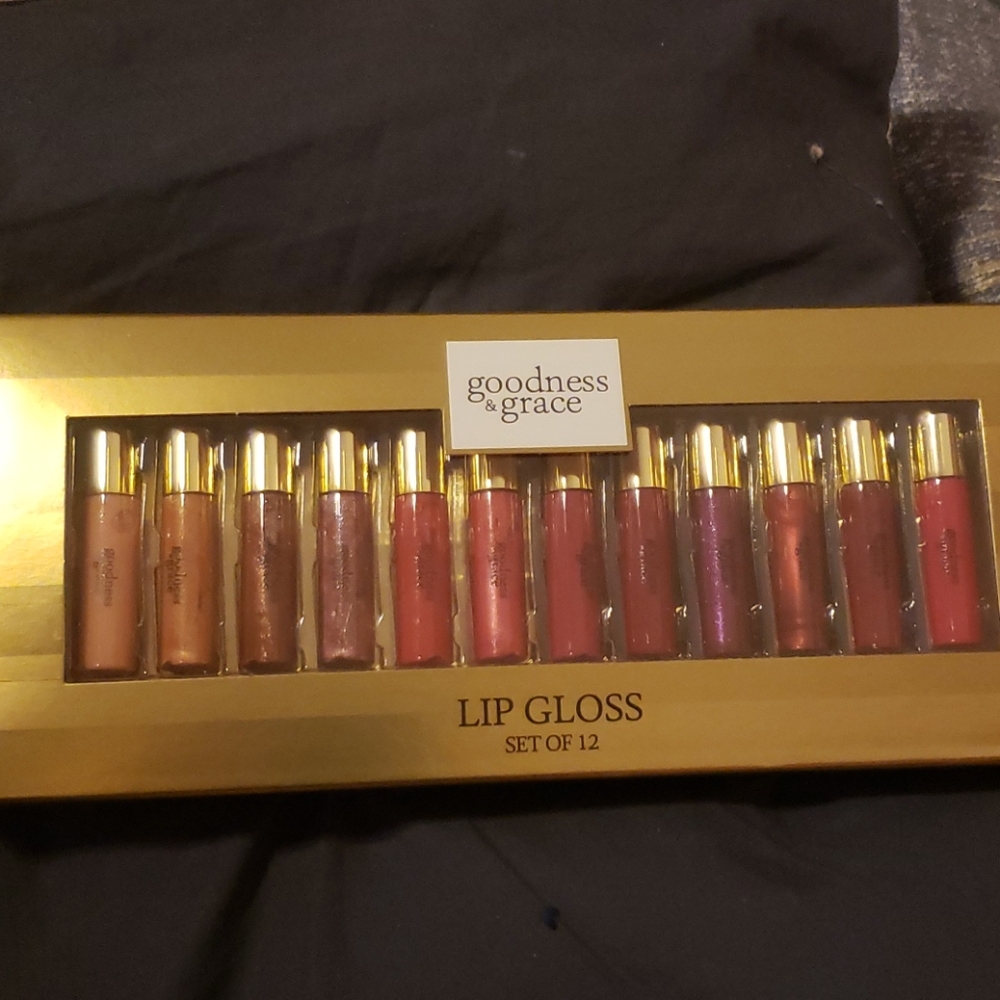 12 lip glosses